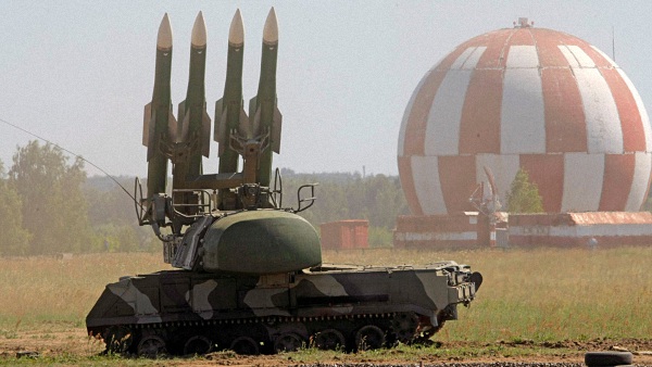 美媒报道称，俄罗斯近期正向俄乌边境地区部署防空导弹。图为俄罗斯军队装备的“山毛榉”防空导弹。
