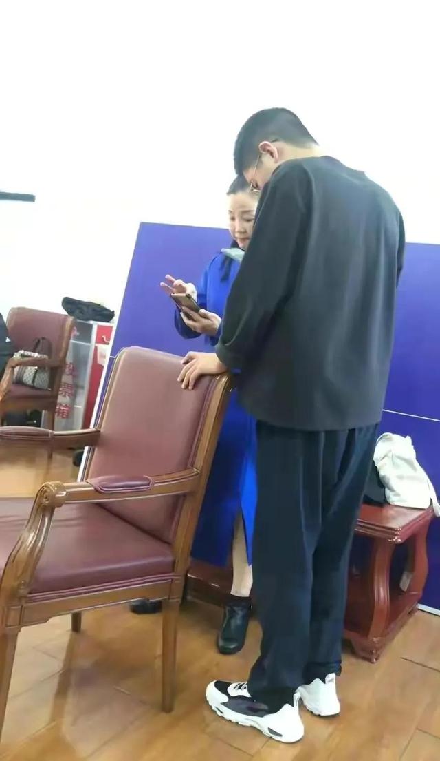 孙卓姐姐再发声：我月底回国想教弟弟英语，被父亲号啕大哭吓到了休闲区蓝鸢梦想 - Www.slyday.coM