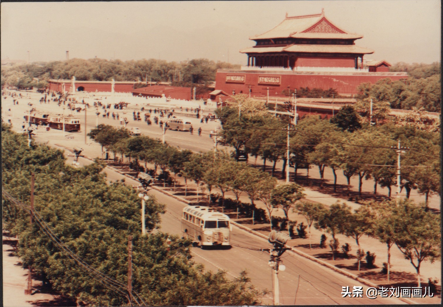 【携程攻略】北京天安门城楼景点,天门门城楼是天安门的重要组成部分，在城楼上你能感受开国大典的那种…