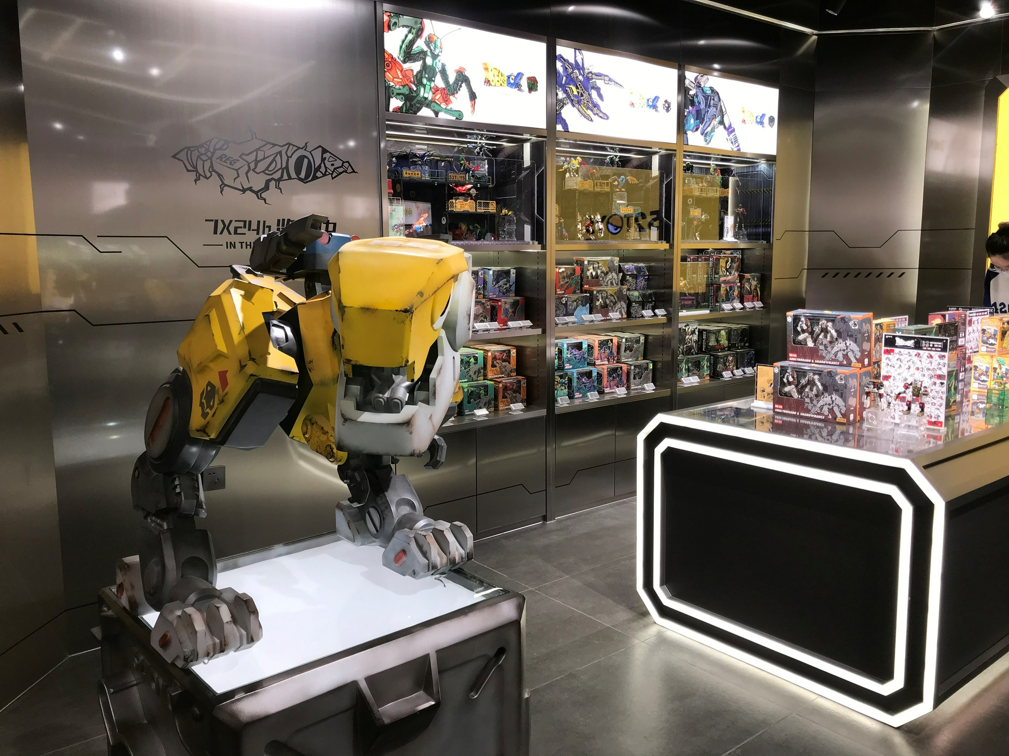 潮玩开店潮来袭:52toys新店玩出新花样? | donews探店__财经头条