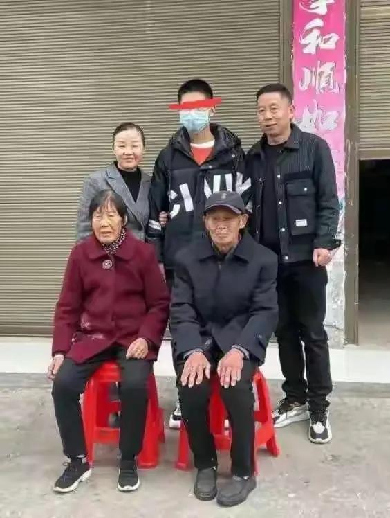 孙卓姐姐再发声：我月底回国想教弟弟英语，被父亲号啕大哭吓到了休闲区蓝鸢梦想 - Www.slyday.coM