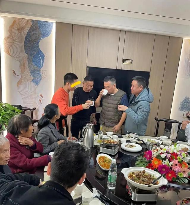 孙卓姐姐再发声：我月底回国想教弟弟英语，被父亲号啕大哭吓到了休闲区蓝鸢梦想 - Www.slyday.coM