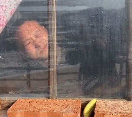 张同学被警察盯上了!休闲区蓝鸢梦想 - Www.slyday.coM