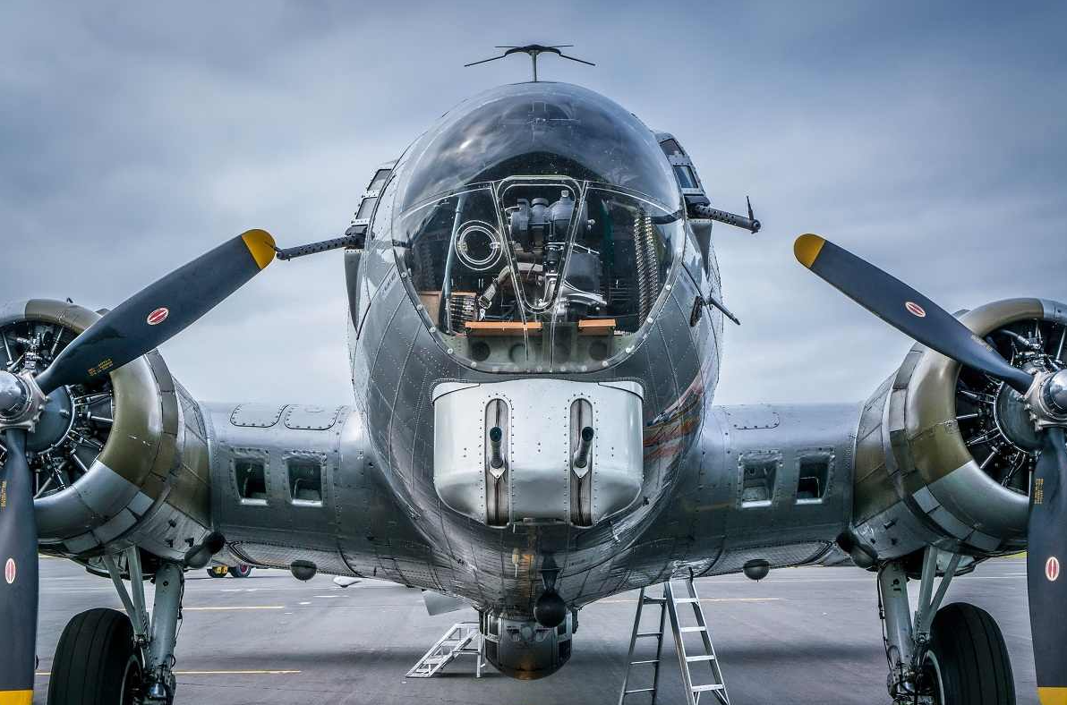 波音b17轰炸机以299型为基础而打造被誉为飞行堡垒