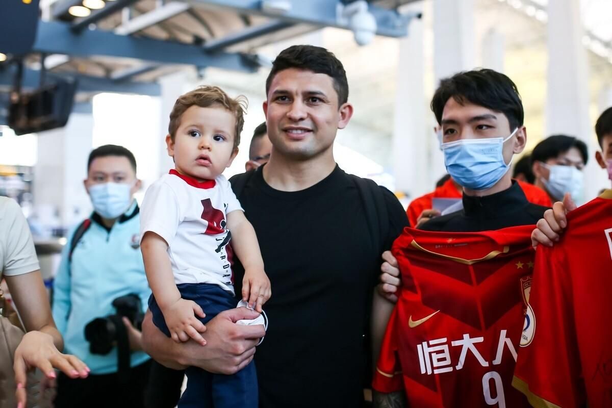 国足4消息！韦世豪发文，艾克森离开中国，国足外籍助教或留任休闲区蓝鸢梦想 - Www.slyday.coM