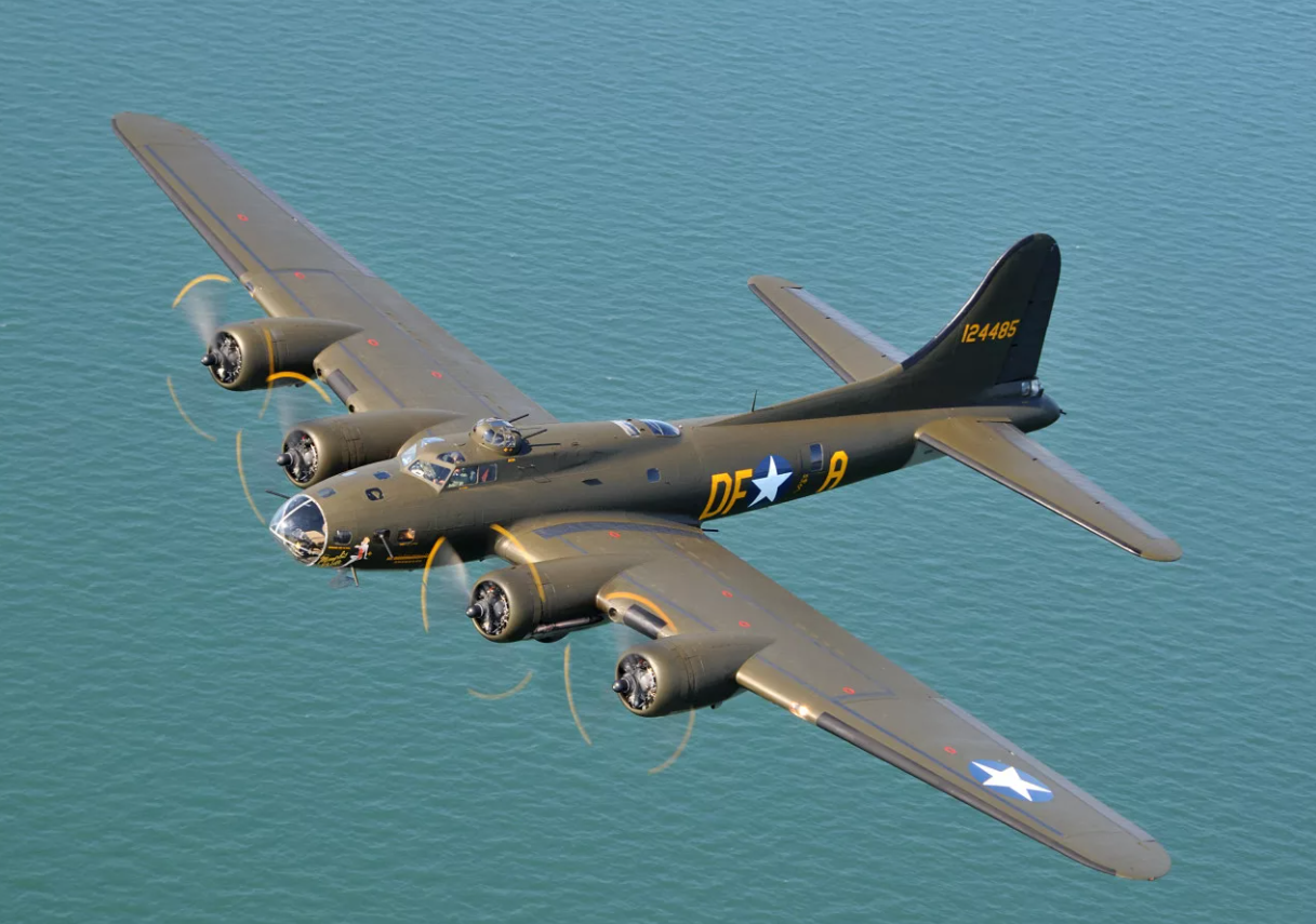 波音b-17轰炸机,以299型为基础而打造,被誉为"飞行堡垒"!