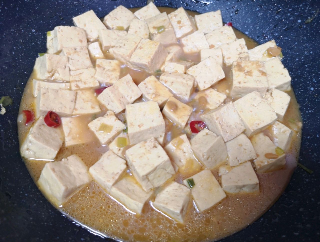 家常酱烧老豆腐2块钱做了1大盘家里人都爱吃