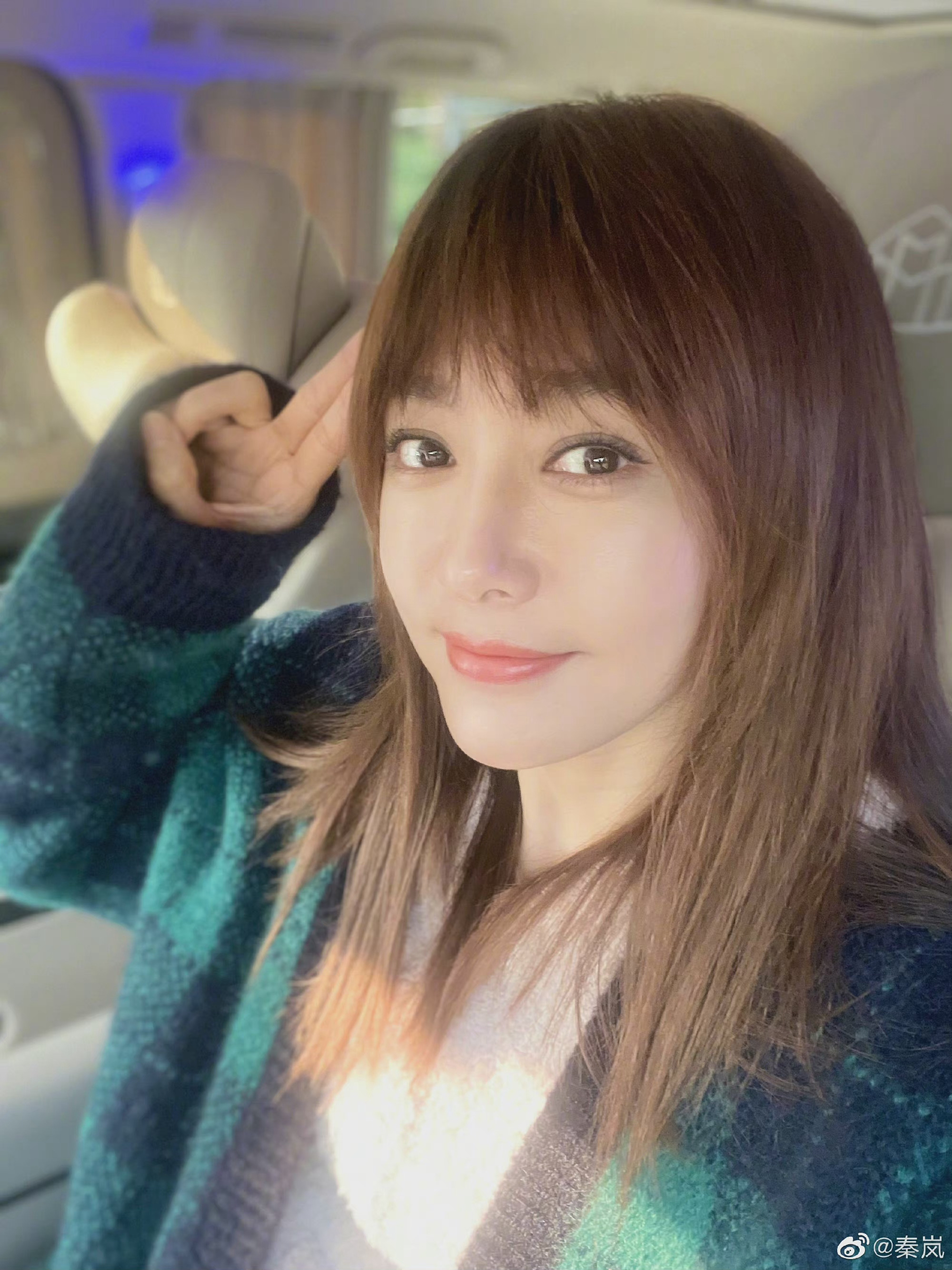 秦岚晒新发型自拍,刘海儿造型好可爱啊,清新元气……|秦岚_新浪新闻