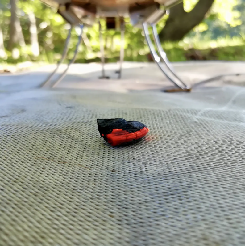 露营时,只有篝火架是不够的!大家一定要知道“防火布”的重要性休闲区蓝鸢梦想 - Www.slyday.coM 露营时,只有篝火架是不够的!大家一定要知道“防火布”的重要性休闲区蓝鸢梦想 - Www.slyday.coM