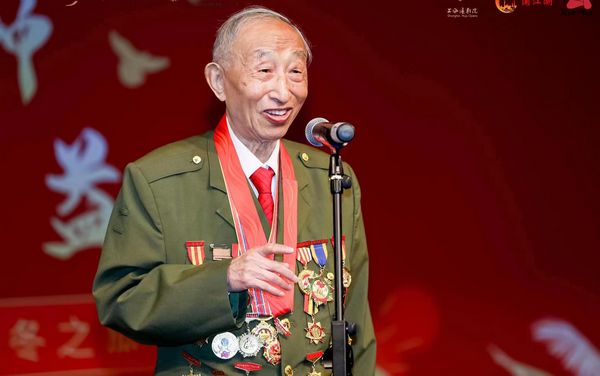 长津湖战役的亲历者,上海沙家浜部队历史研究会会长刘石安,讲述了