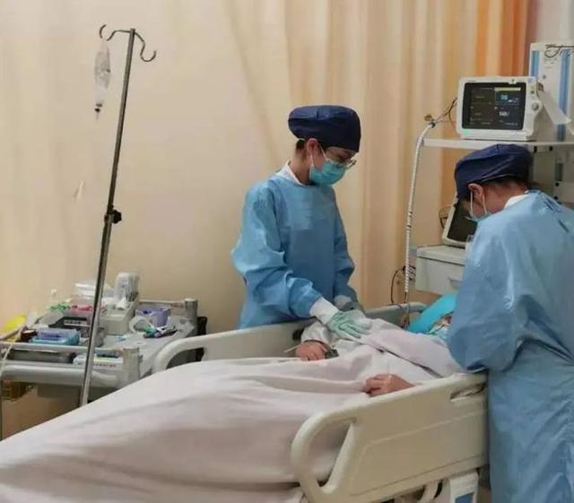 辽宁抚顺这位老师的一个电话，救了学生一家五口休闲区蓝鸢梦想 - Www.slyday.coM