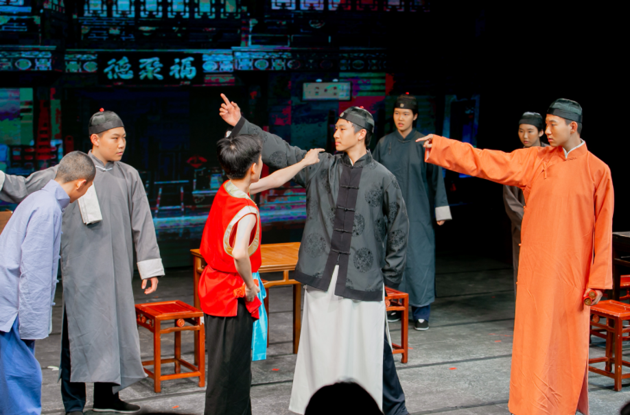 中学生北京人艺剧场上演话剧《天下第一楼》|天下第一楼|剧场|话剧