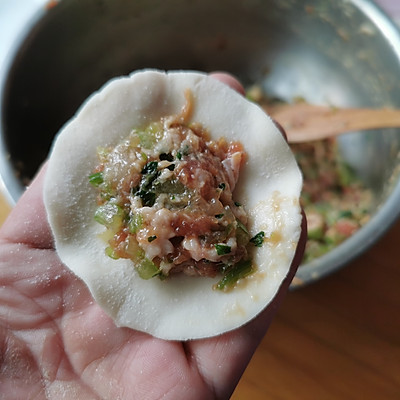 芹菜虾仁元宝饺|虾仁|芹菜|生抽_新浪新闻