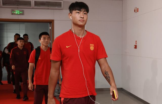 李霄鹏首秀，国足或全华班，王大雷连线郭田雨，CCTV5直播休闲区蓝鸢梦想 - Www.slyday.coM