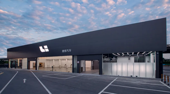 新浪汽车>汽车看点>自媒体>正文>另外,理想汽车在线下采用直营的方式