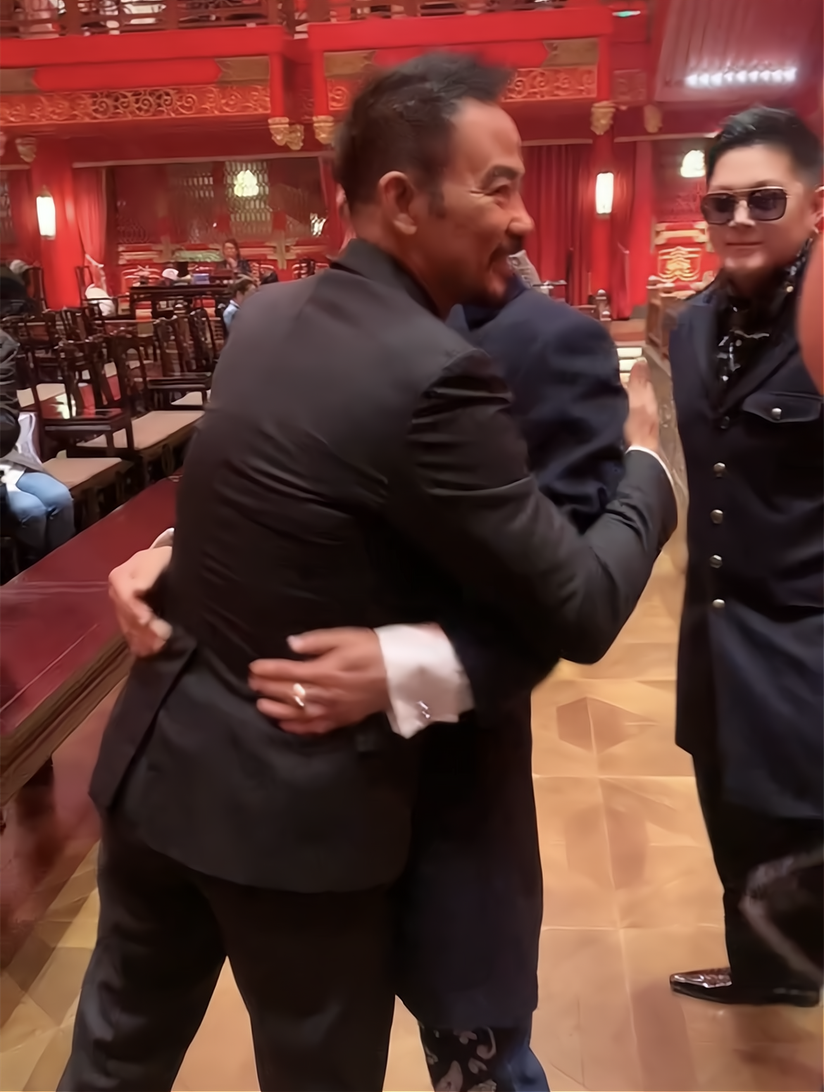 两任"蒋先生"福州相聚,相差两岁差距大,64岁万梓良老态明显|万梓良