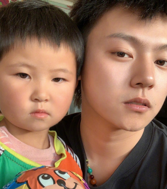 变形记王晨正被爷爷感化爷爷去世后千里奔丧至今仍在怀念