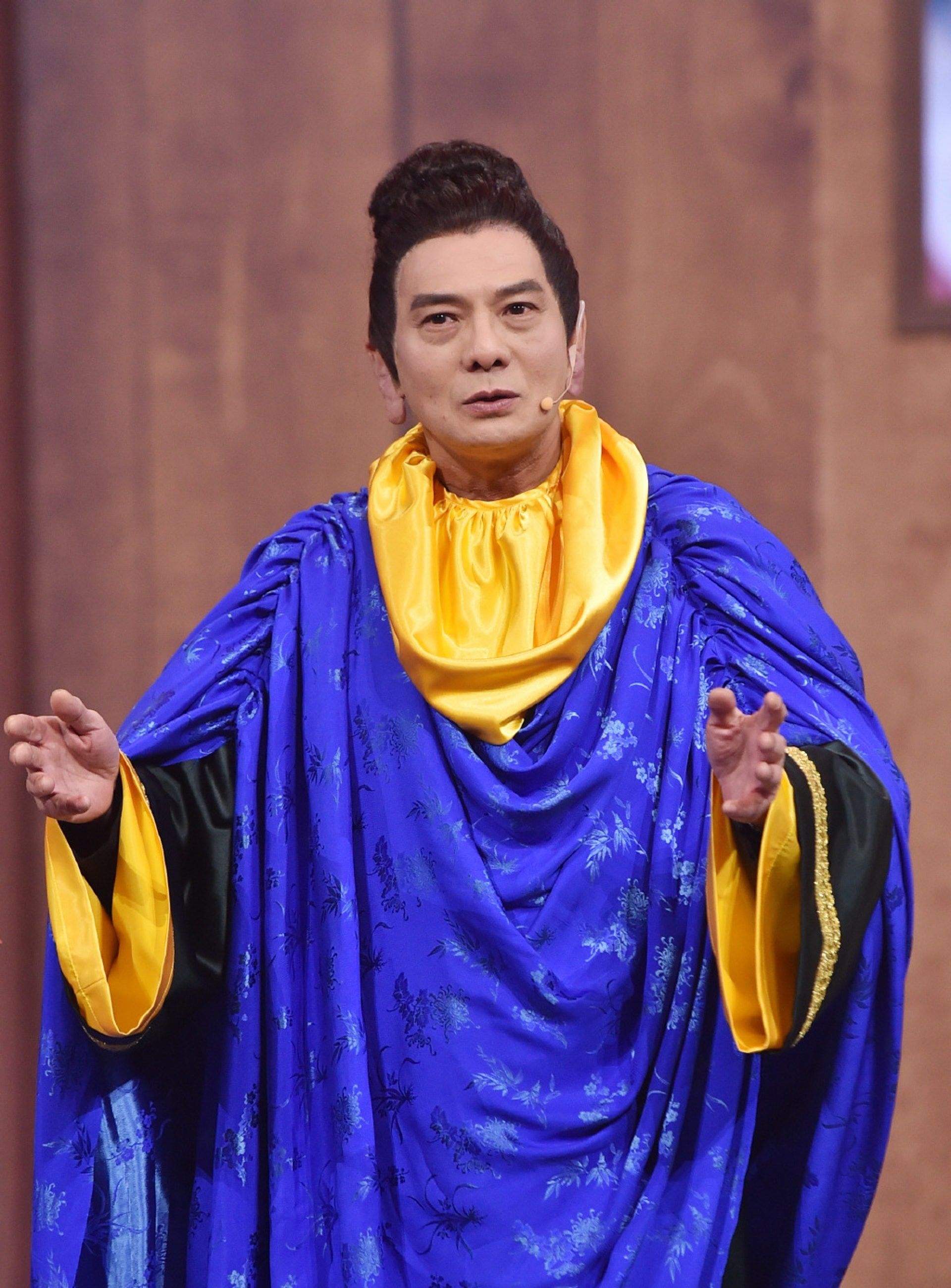 67岁TVB绿叶带货业绩惨淡,直播8小时乏人问津,疲惫不堪双眼泛红休闲区蓝鸢梦想 - Www.slyday.coM