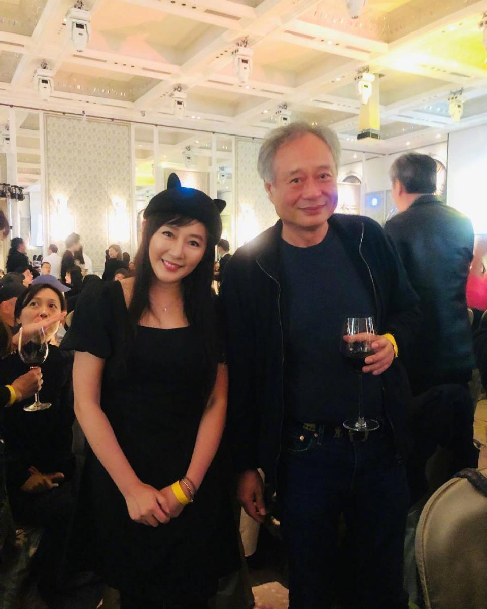 值得一提的是,张国柱和妻子离婚多年,2008年娶了比他小24岁的女友阿