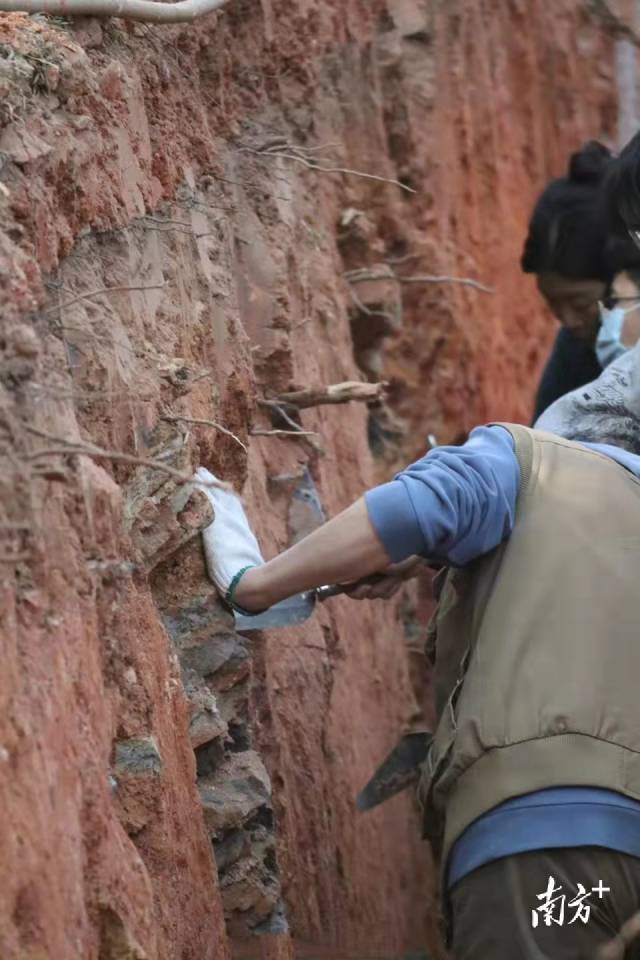 中山大学一处工地现场疑似又挖出古墓休闲区蓝鸢梦想 - Www.slyday.coM