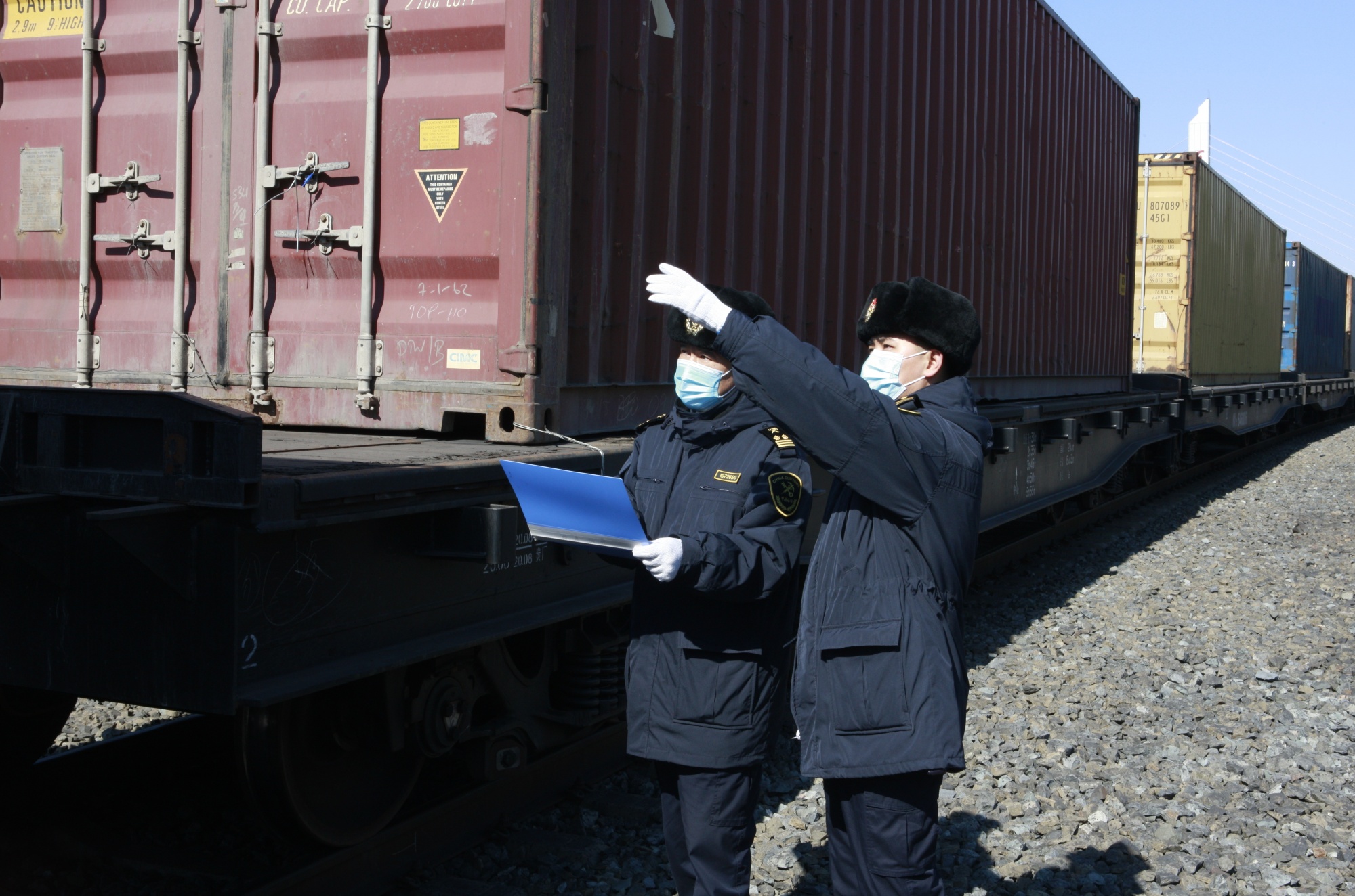 绥芬河海关前11月累计监管进出境中欧班列同比增长1434