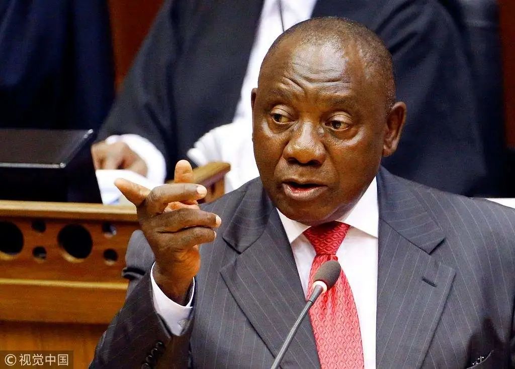 里尔·拉马福萨在离开南非前总统德克勒克的国家纪念馆后开始感到不适