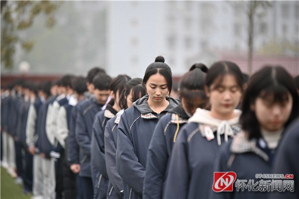 南京大屠杀死难者国家公祭日  怀化清华实验学校4000师生举行默哀仪式休闲区蓝鸢梦想 - Www.slyday.coM