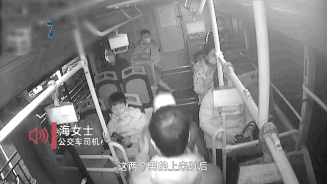 “你坐到我旁边来！”女公交司机一句话，智救被尾随男童休闲区蓝鸢梦想 - Www.slyday.coM