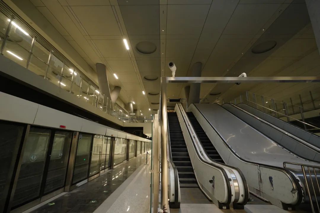 北京地铁14号线年底全线贯通运营气派丽泽商务区站抢先看