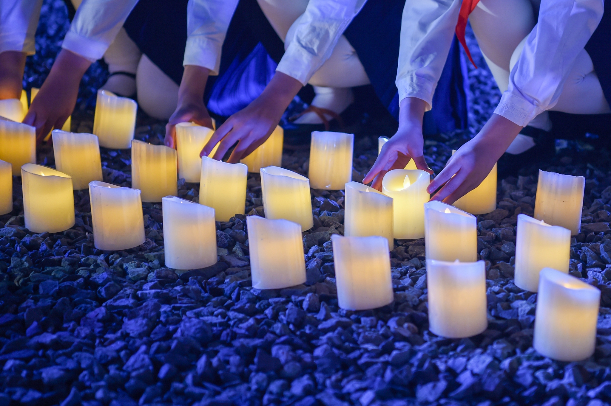 南京烛光祭寄托哀思祈愿和平