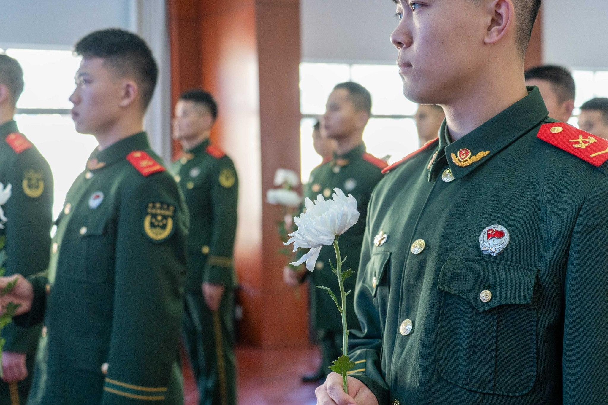 悼念遇难同胞，奋进强军征程！今天他们线上参加南京大屠杀死难者国家公祭日活动休闲区蓝鸢梦想 - Www.slyday.coM