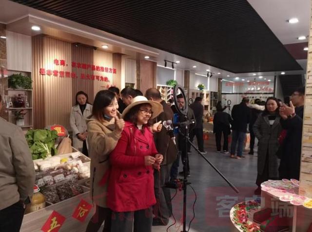 新县网络活动:有了电商销售 生活越来越有奔头了(图2) 新县网络活动:有了电商销售 生活越来越有奔头了(图2)