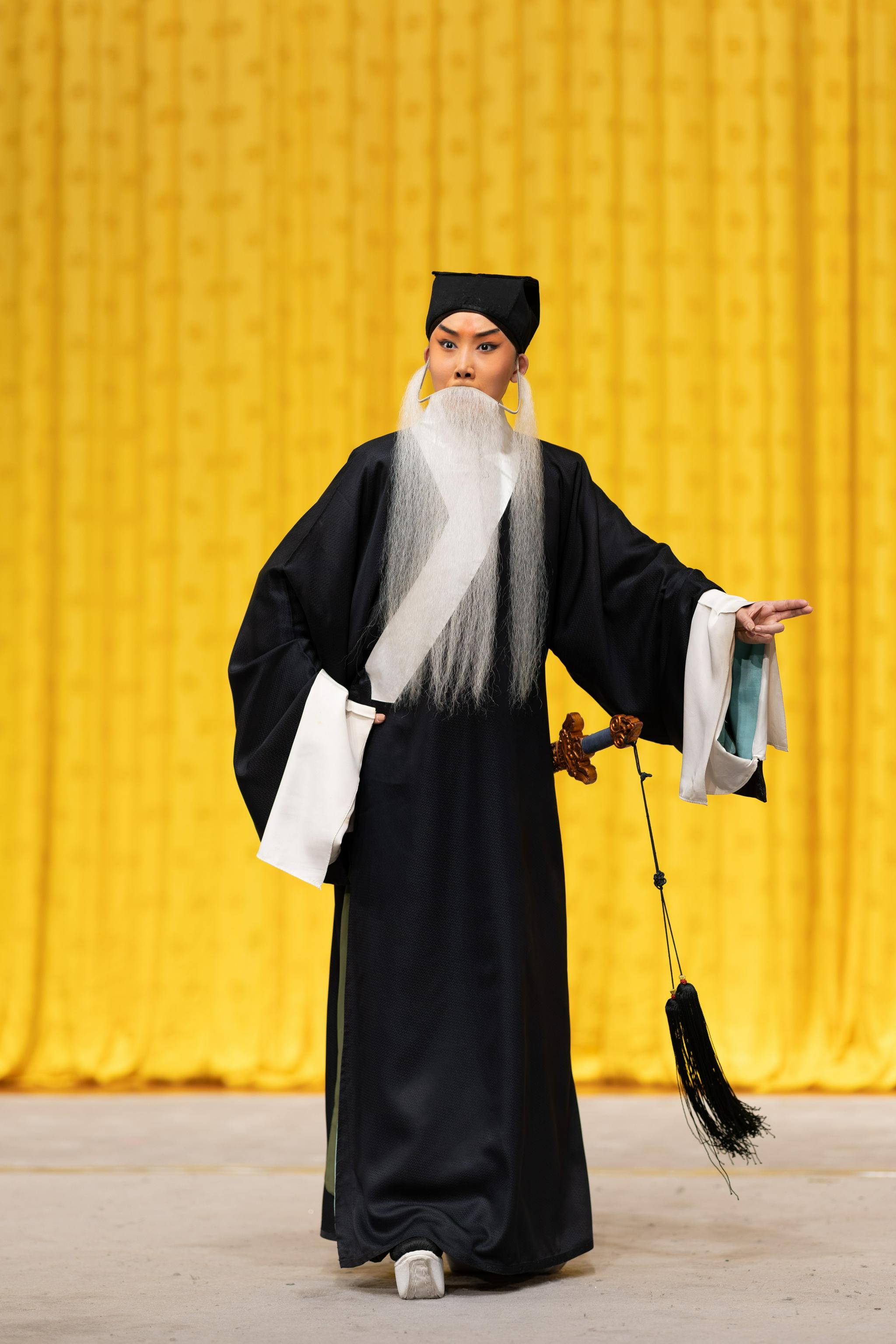 由优秀青年京剧演员王若丁扮演伍子胥,优秀裘派花脸演员方旭扮演姬僚