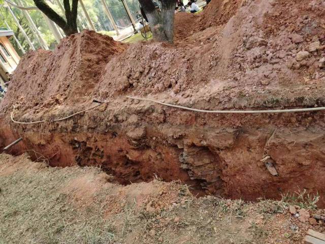 中山大学一处工地现场疑似又挖出古墓休闲区蓝鸢梦想 - Www.slyday.coM