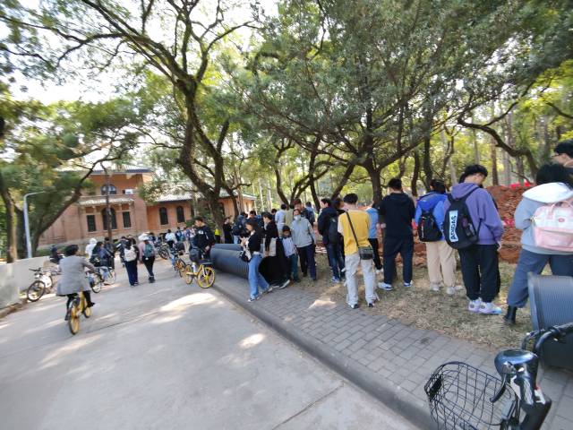 中山大学一处工地现场疑似又挖出古墓休闲区蓝鸢梦想 - Www.slyday.coM