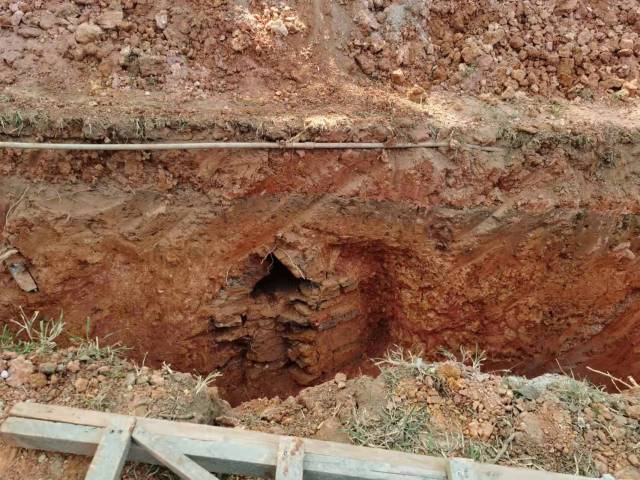 中山大学一处工地现场疑似又挖出古墓休闲区蓝鸢梦想 - Www.slyday.coM