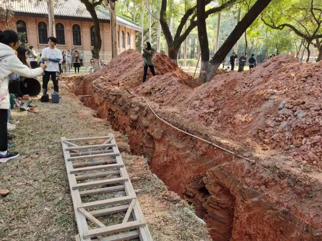 中山大学一处工地现场疑似又挖出古墓休闲区蓝鸢梦想 - Www.slyday.coM