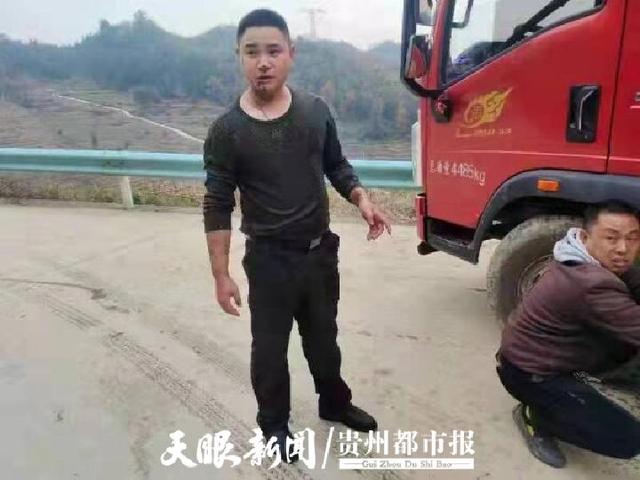 男子掉入化粪罐车，辅警毫不犹豫跳进去救人……休闲区蓝鸢梦想 - Www.slyday.coM