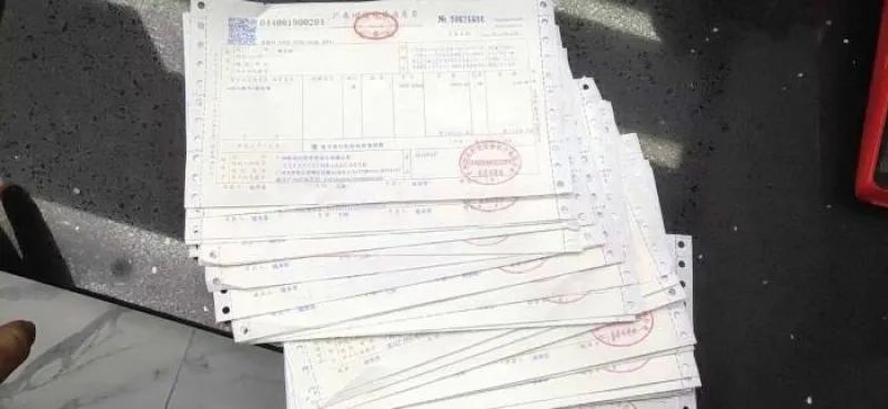 韩文河收到的欧派家居补开的部分发票。 受访者供图