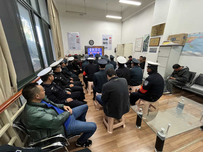 昆明经开警方联合“昆明警方发布”开展“校园反诈法制课堂”抖音专题直播休闲区蓝鸢梦想 - Www.slyday.coM