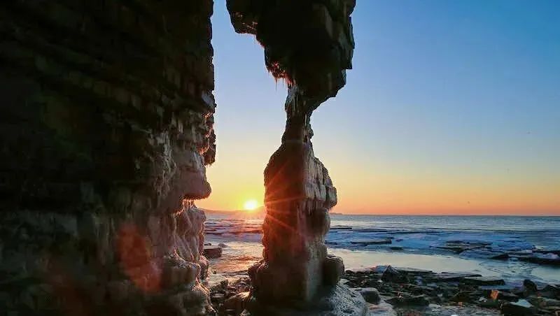 瓦房店排石网红景观“桌子腿”被发现已倒塌休闲区蓝鸢梦想 - Www.slyday.coM