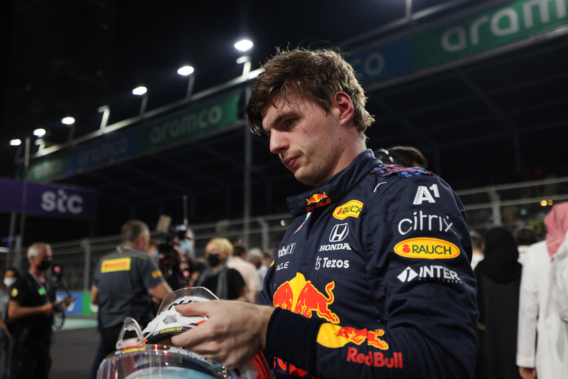 维斯塔潘绝杀夺冠，汉密尔顿无缘八冠王！明年F1，让我们一起期待周冠宇休闲区蓝鸢梦想 - Www.slyday.coM