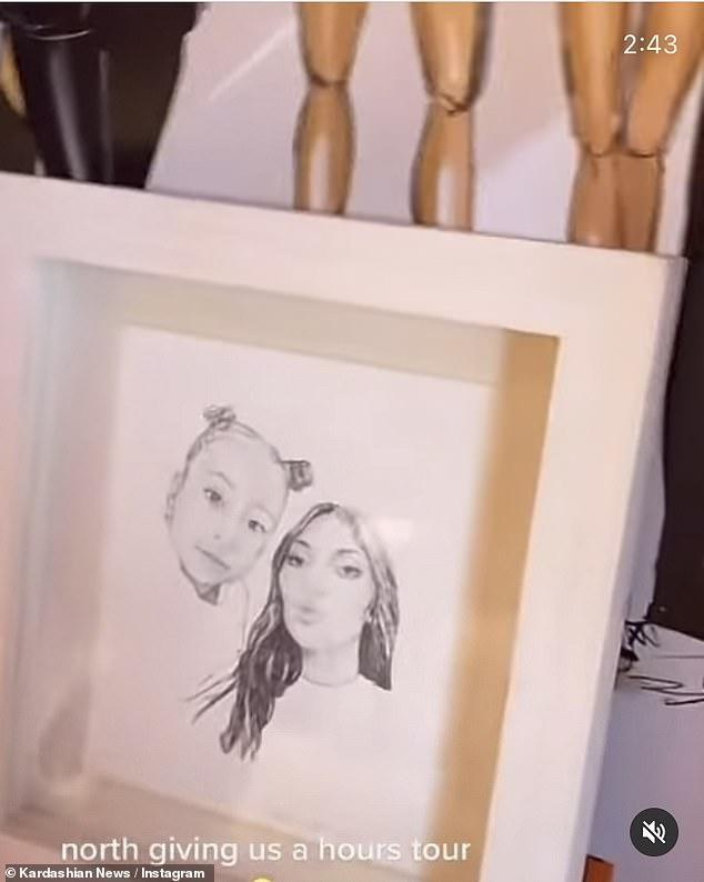 金·卡戴珊8岁女儿北方在TikTok直播，泄露妈妈躺床样子休闲区蓝鸢梦想 - Www.slyday.coM