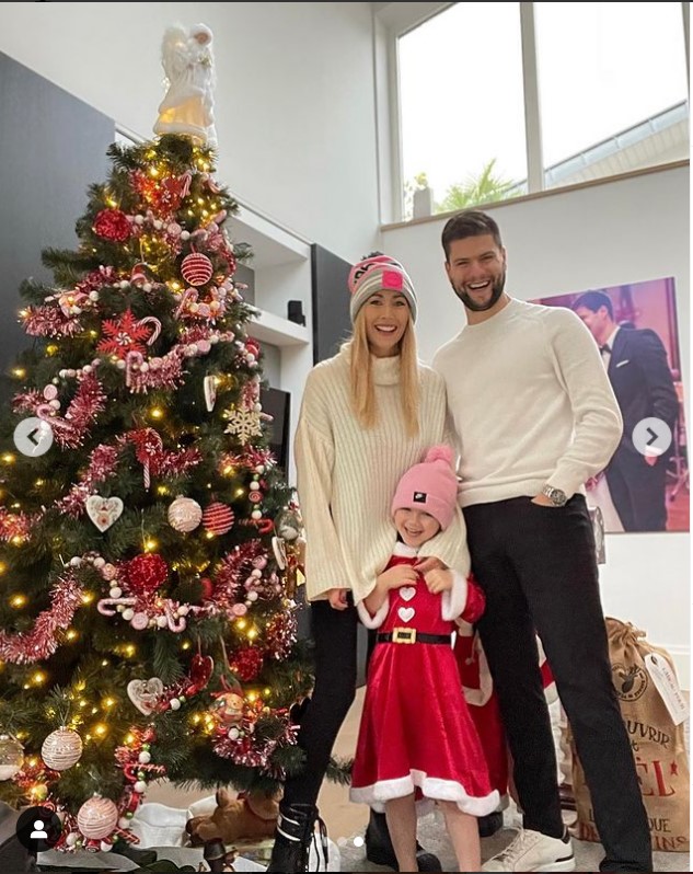 近日,德国乒乓球运动员奥恰洛夫和妻子在社交平台上