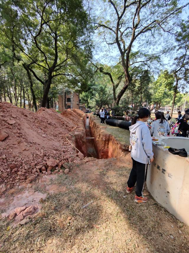 中山大学一处工地现场疑似又挖出古墓休闲区蓝鸢梦想 - Www.slyday.coM