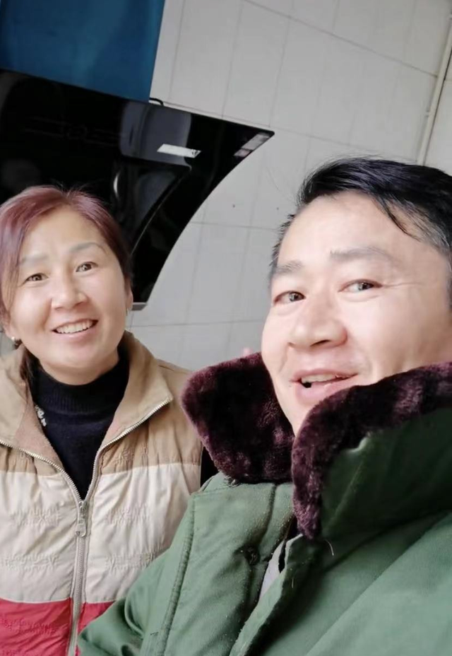 戏骨李嘉明和家人在县城租房母亲早出晚归挣钱因没钱未娶妻