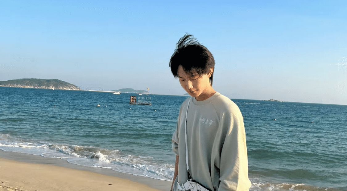 当然,fly的粉丝们喜欢他不仅是因为他的高颜值,还因为他在kpl的良好