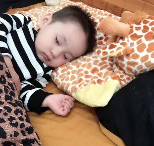 宝宝睡觉爱折腾?抬腿翻身闹不停都算睡眠倒退,要学会调整休闲区蓝鸢梦想 - Www.slyday.coM 宝宝睡觉爱折腾?抬腿翻身闹不停都算睡眠倒退,要学会调整休闲区蓝鸢梦想 - Www.slyday.coM