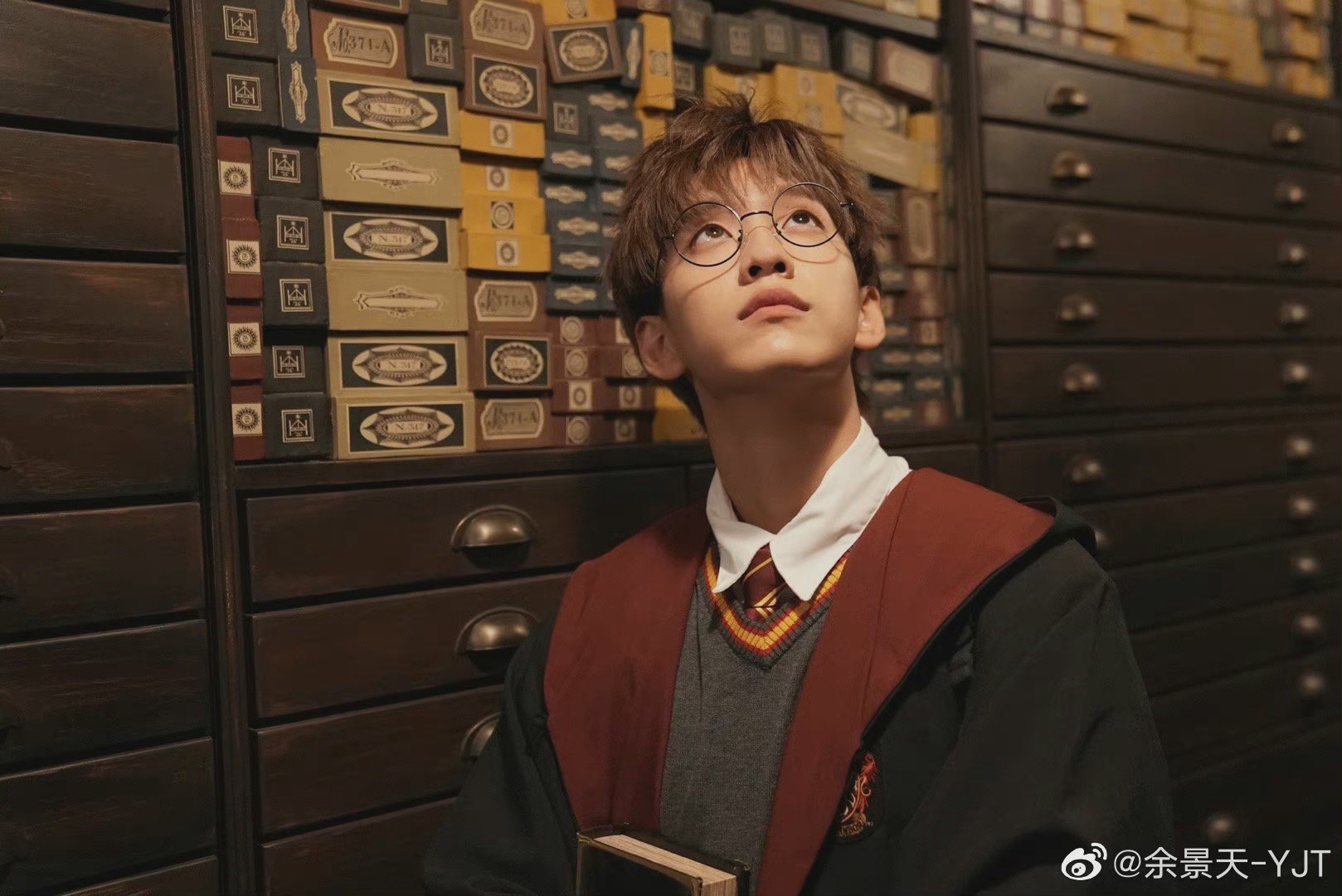 余景天微博更新扮了我喜欢的harrypotter