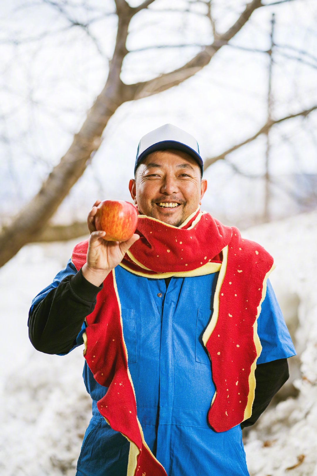 日本以苹果出名的青森县设计了一款苹果皮围巾……|日本_新浪新闻